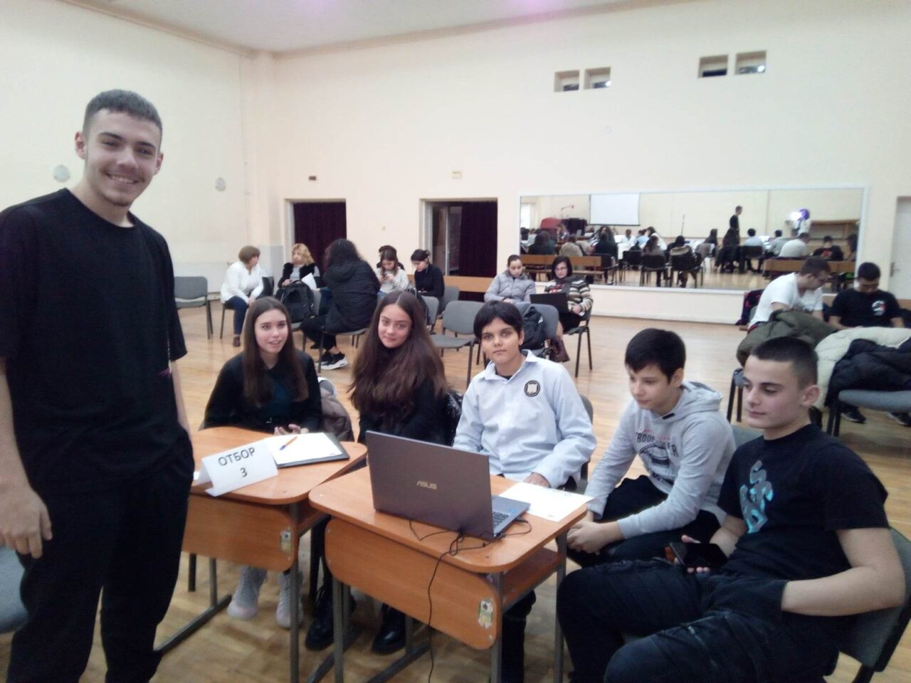 7В